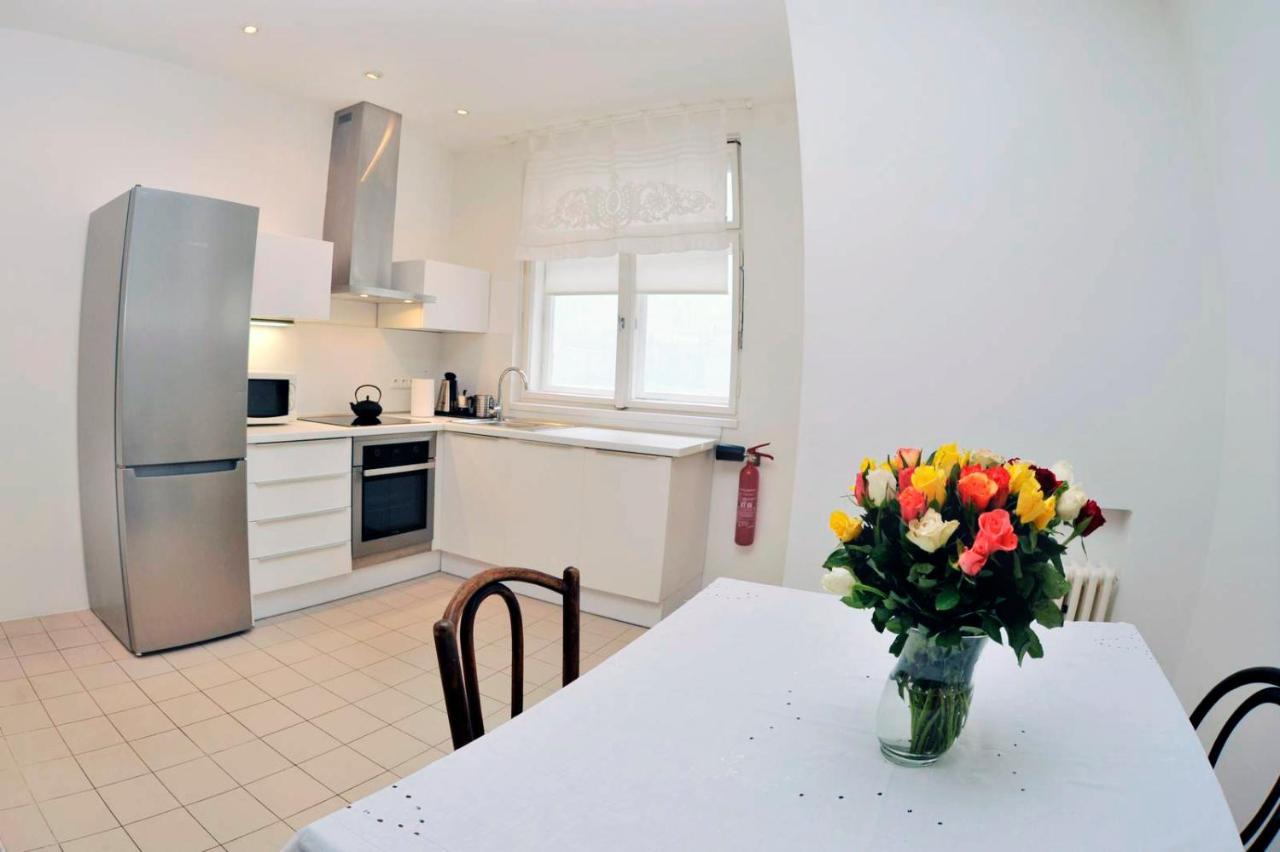 Apartman Old Centre - Rybarska Brana Bratislava Eksteriør bilde